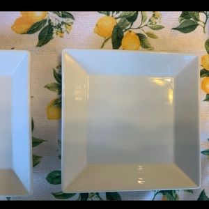 A set of 4 salad square plates